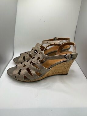 Women’s Clarks Artisan Wedge Sandals Size 8